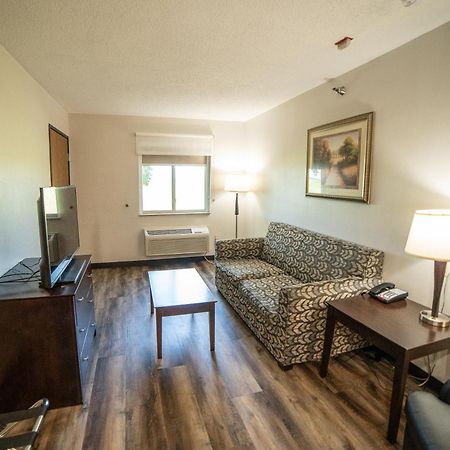 Quality Inn & Suites Watertown Near Prairie Lakes Ice Arena Esterno foto