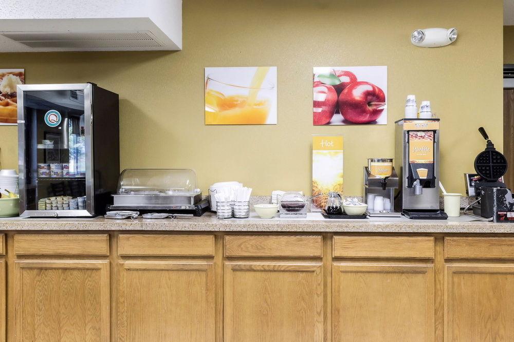 Quality Inn & Suites Watertown Near Prairie Lakes Ice Arena Esterno foto