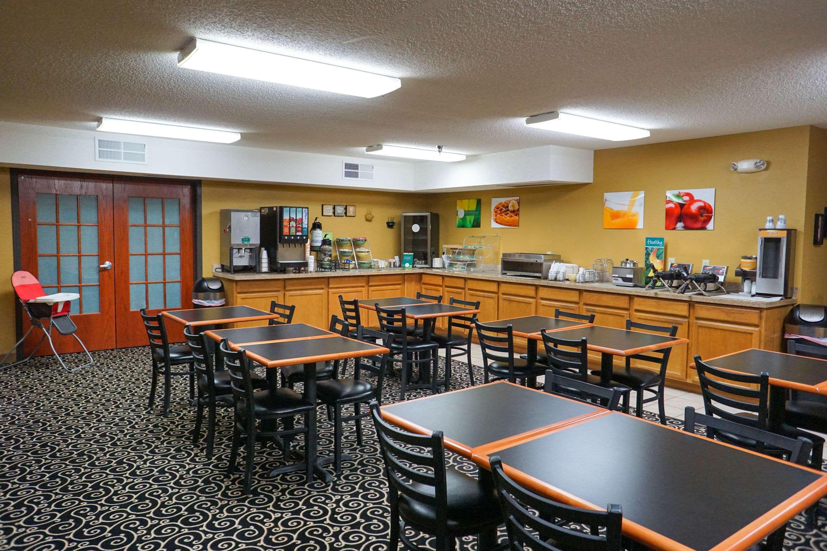 Quality Inn & Suites Watertown Near Prairie Lakes Ice Arena Esterno foto