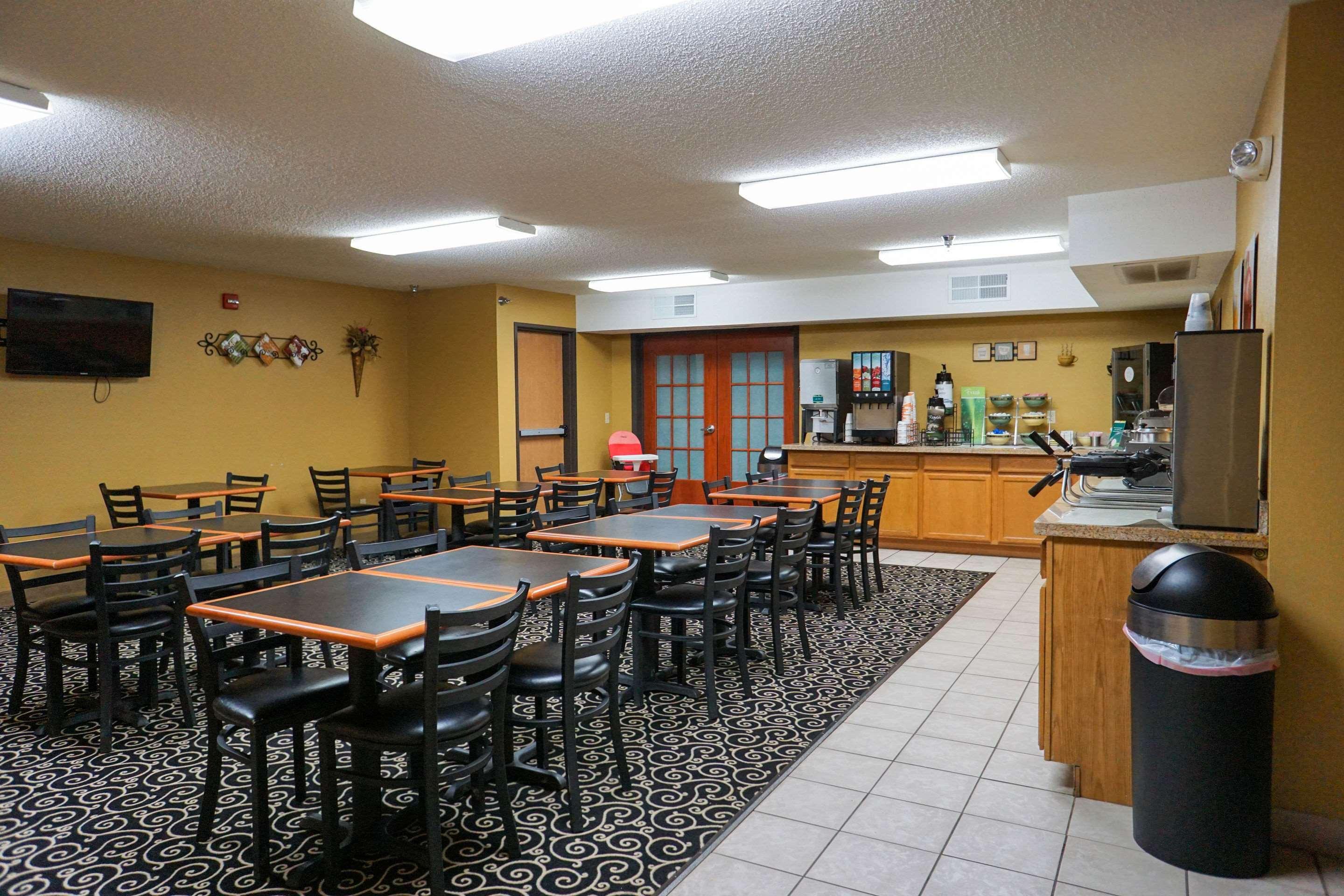 Quality Inn & Suites Watertown Near Prairie Lakes Ice Arena Esterno foto