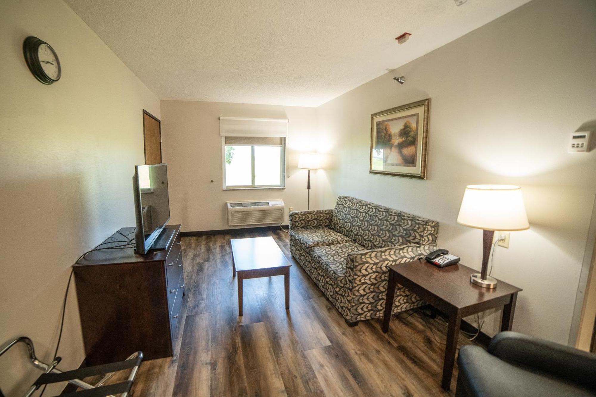Quality Inn & Suites Watertown Near Prairie Lakes Ice Arena Esterno foto
