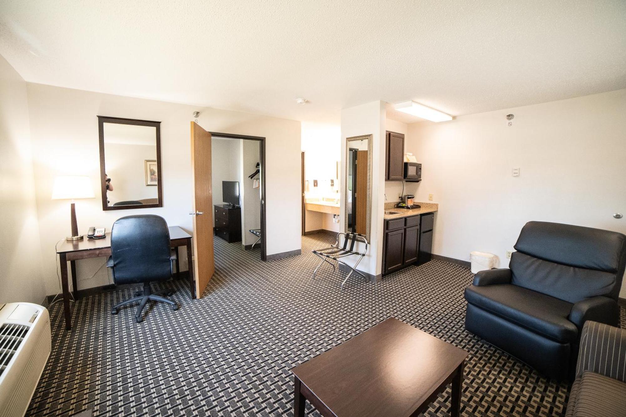 Quality Inn & Suites Watertown Near Prairie Lakes Ice Arena Esterno foto