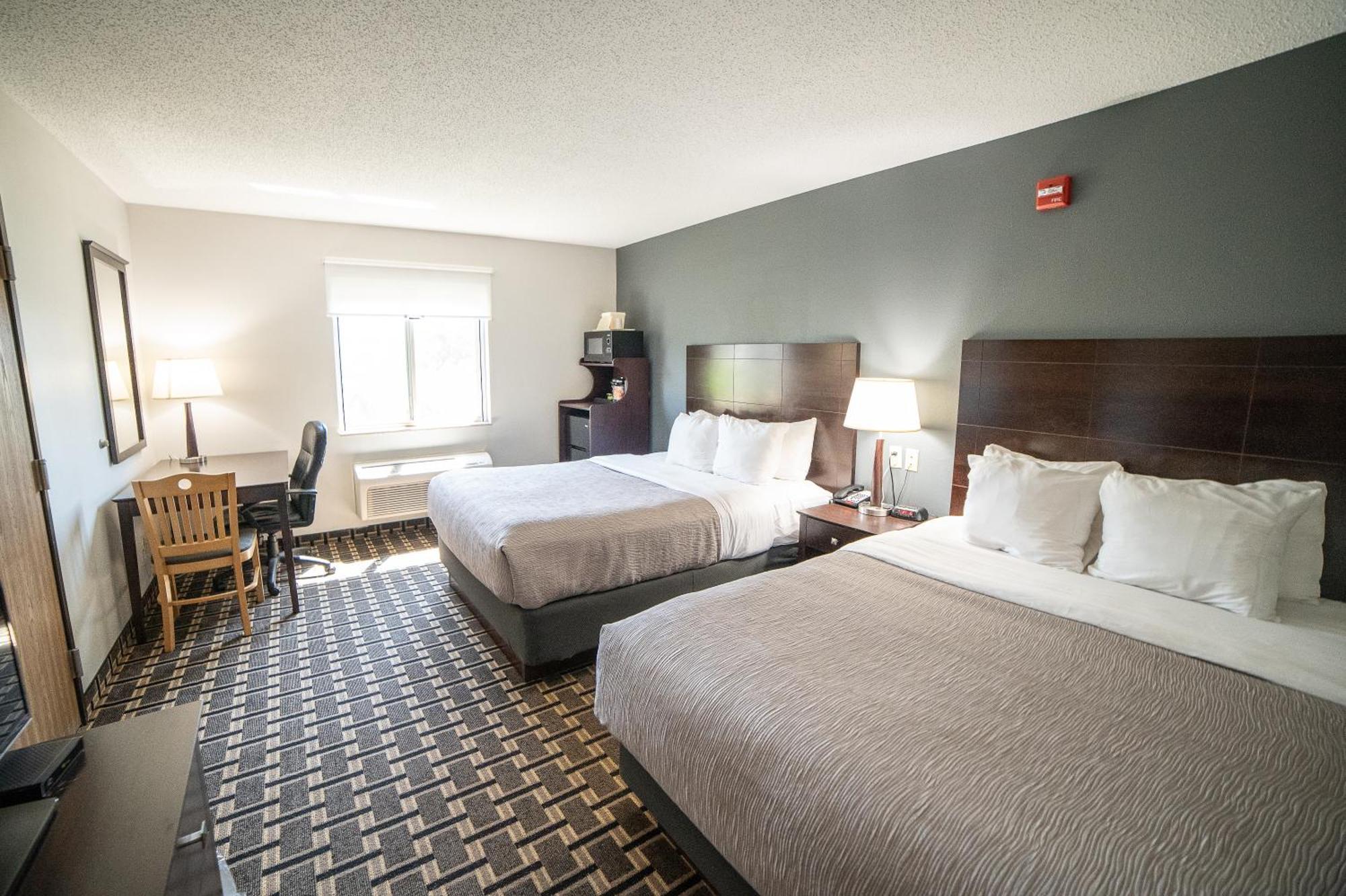 Quality Inn & Suites Watertown Near Prairie Lakes Ice Arena Esterno foto