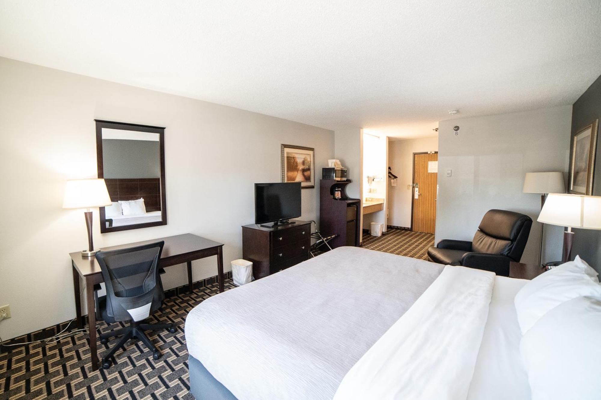 Quality Inn & Suites Watertown Near Prairie Lakes Ice Arena Esterno foto