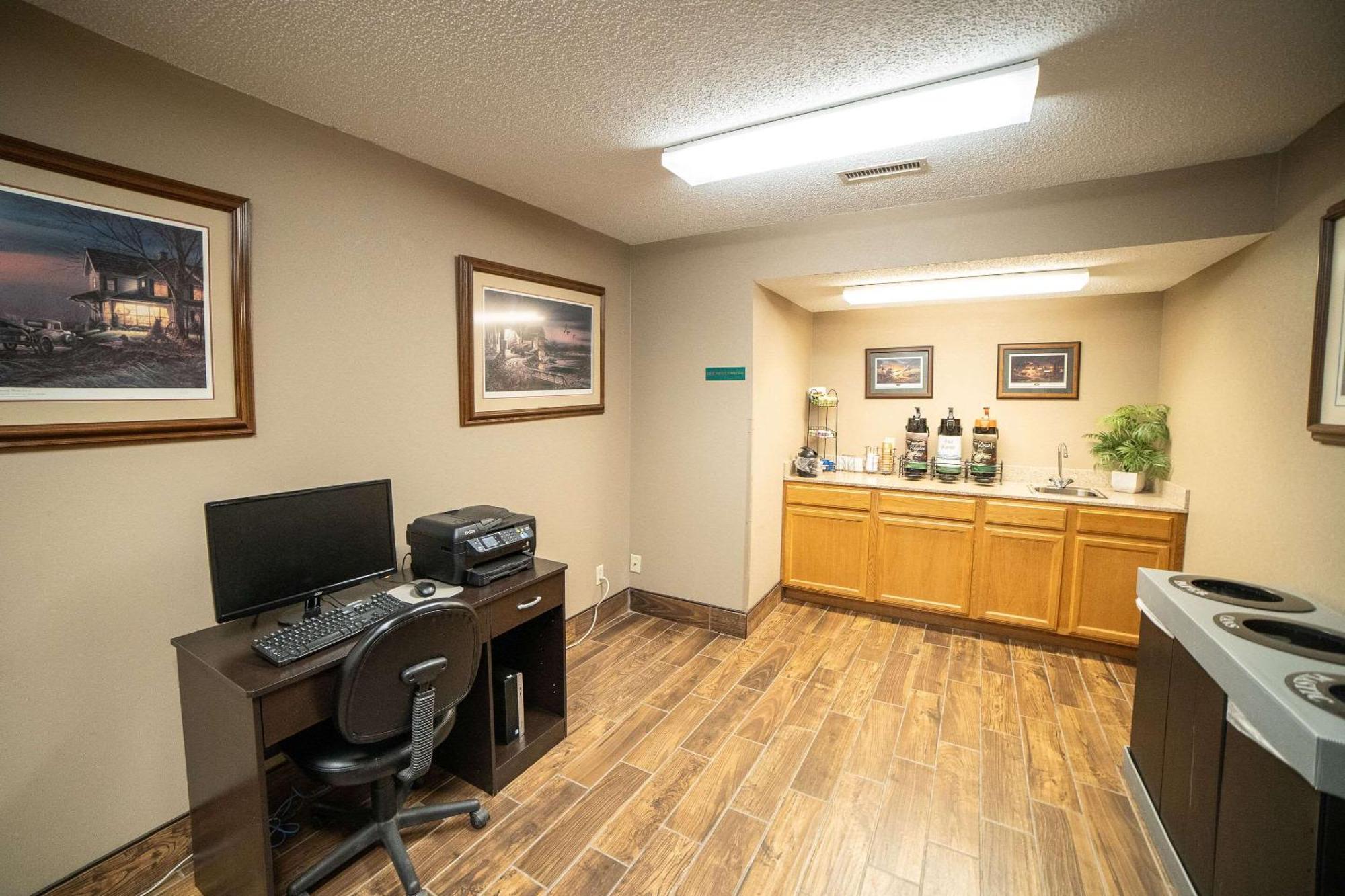 Quality Inn & Suites Watertown Near Prairie Lakes Ice Arena Esterno foto