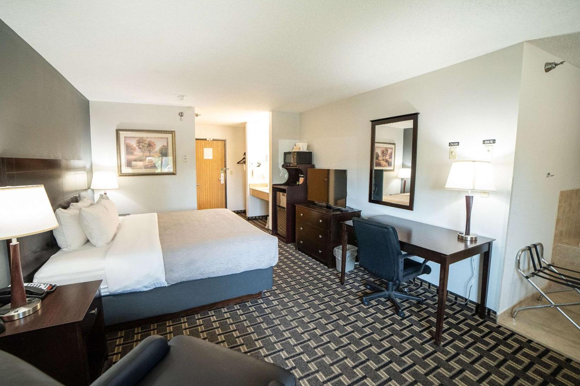 Quality Inn & Suites Watertown Near Prairie Lakes Ice Arena Esterno foto