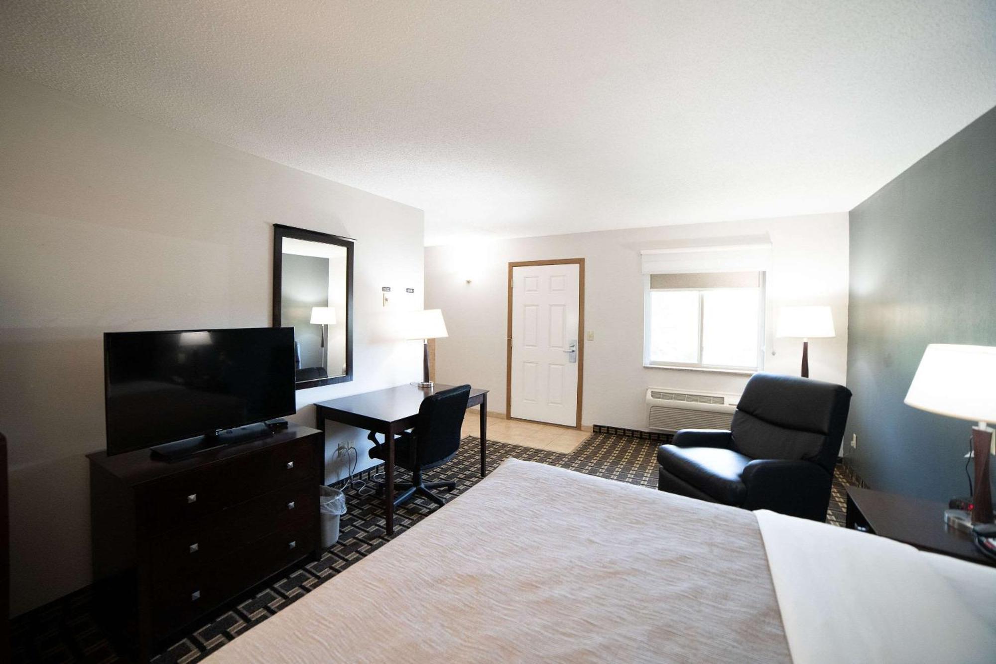 Quality Inn & Suites Watertown Near Prairie Lakes Ice Arena Esterno foto