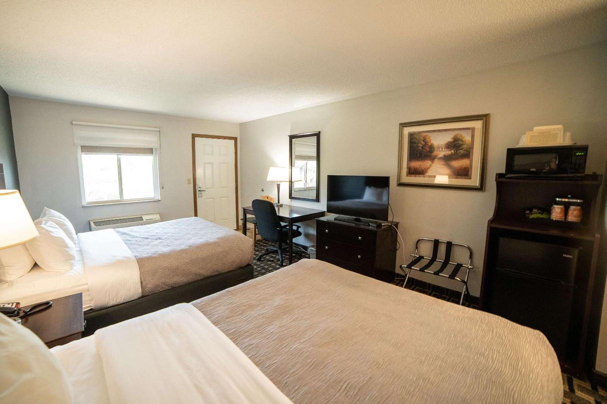 Quality Inn & Suites Watertown Near Prairie Lakes Ice Arena Esterno foto
